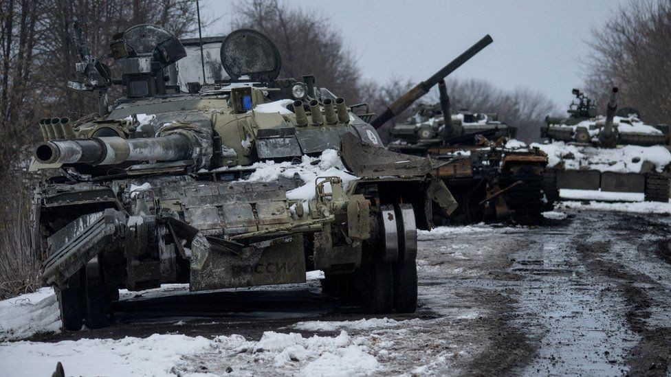 俄乌战场分析 俄T-72坦克战场折戟 屡遭乌方自杀式无人机袭击(图1)